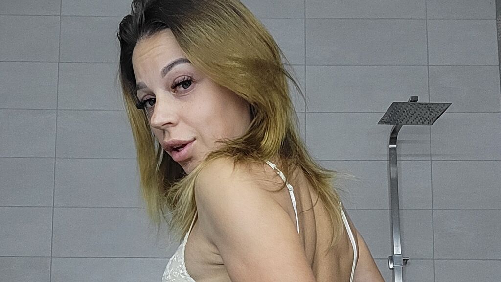 LyanaSweet live cam model at LiveJasmin