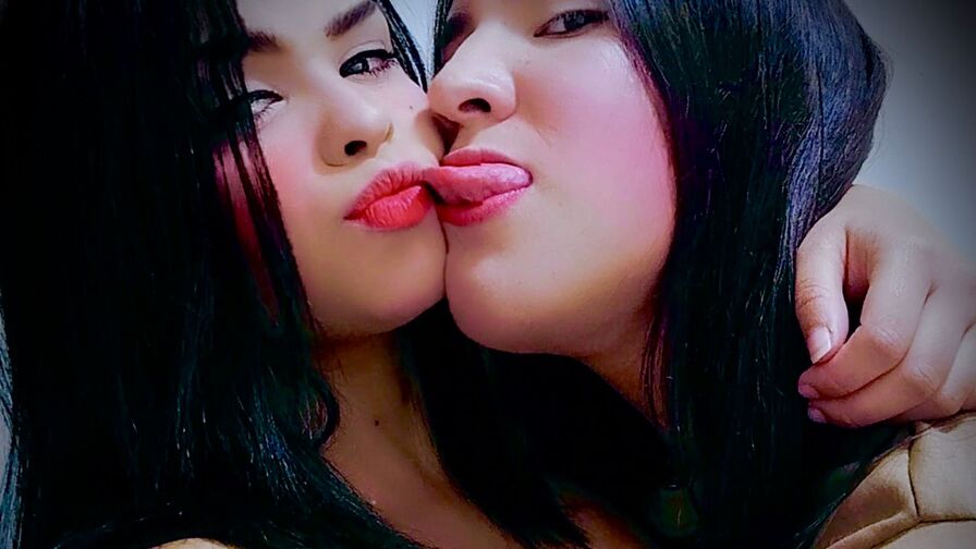 Watch KiaraAndPollyy live on E-Chat