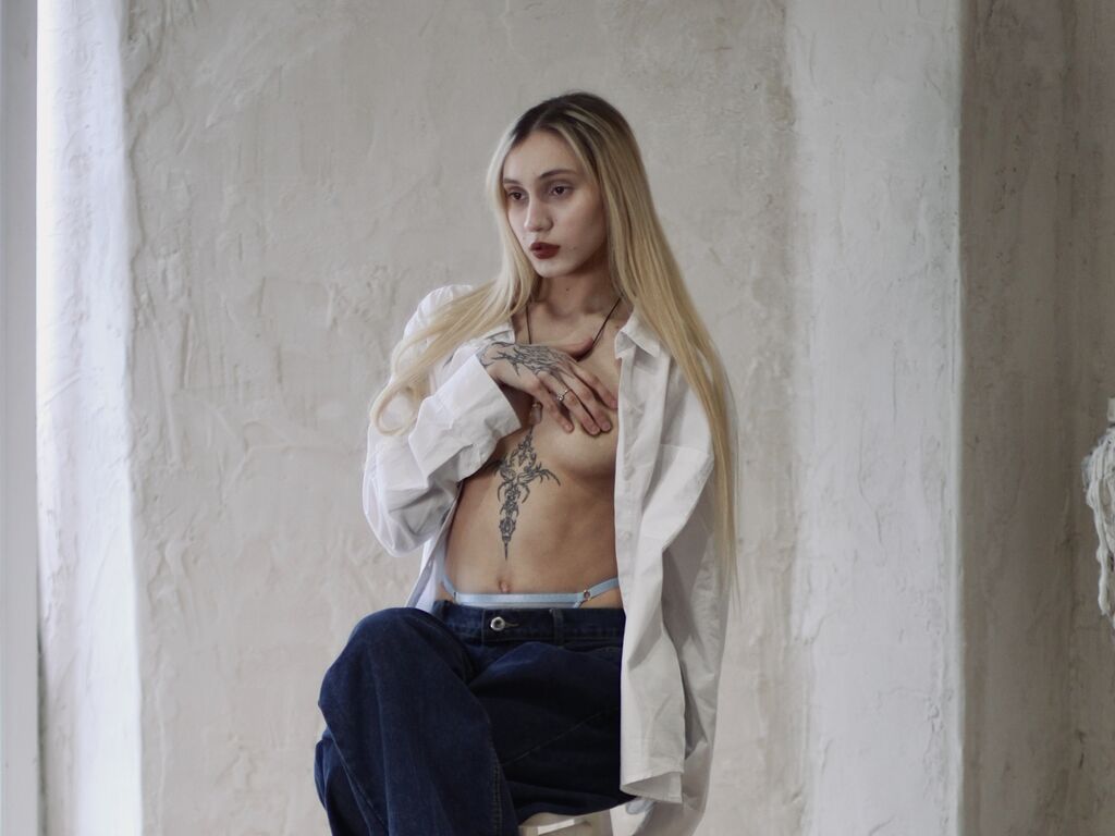 EllieXeno – webcam model profile photo