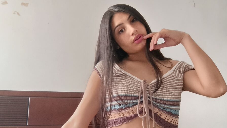 Chat with LindaAndrew live on AsianCamModels.com
