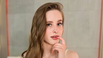 LoraVale webcam show