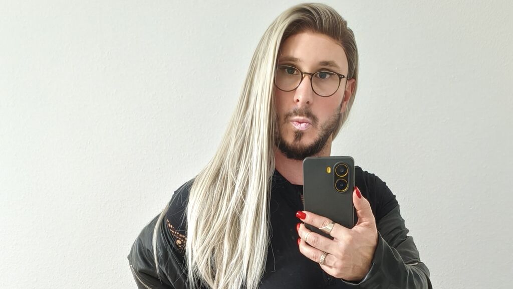 GingerPink live cam model at LiveJasmin