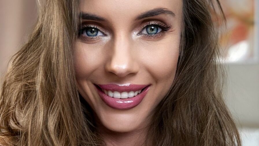 Watch MichelleRouz live on jobsporn.net