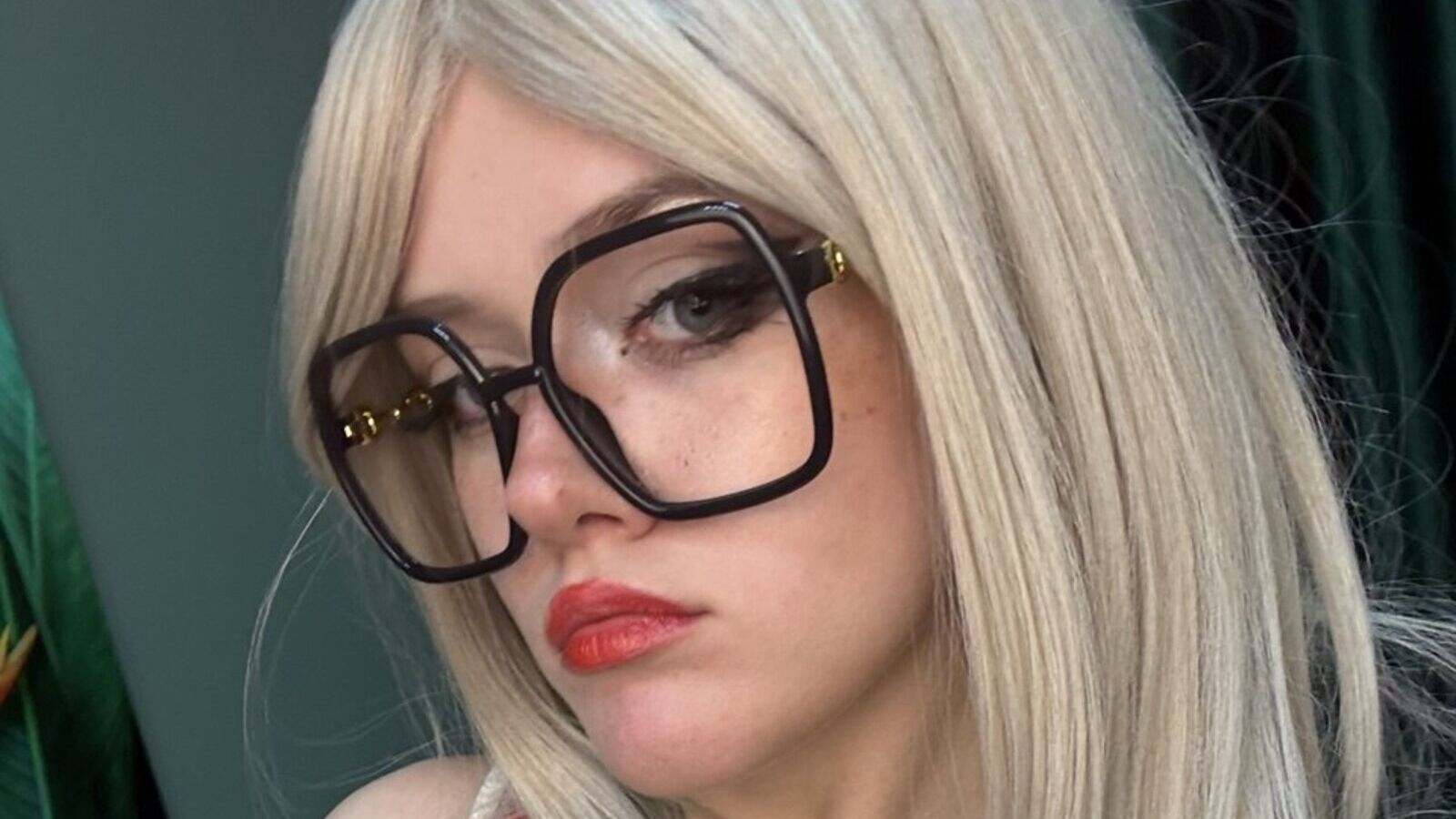 LityPink erotic portrait