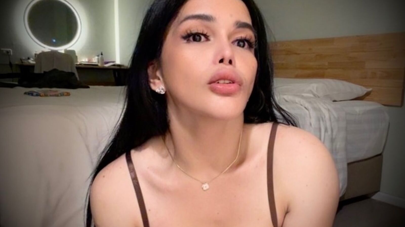 AvaaAlcantara erotic portrait