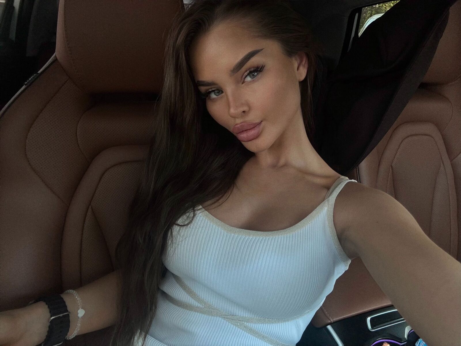 Live cam for MikaelaBanes