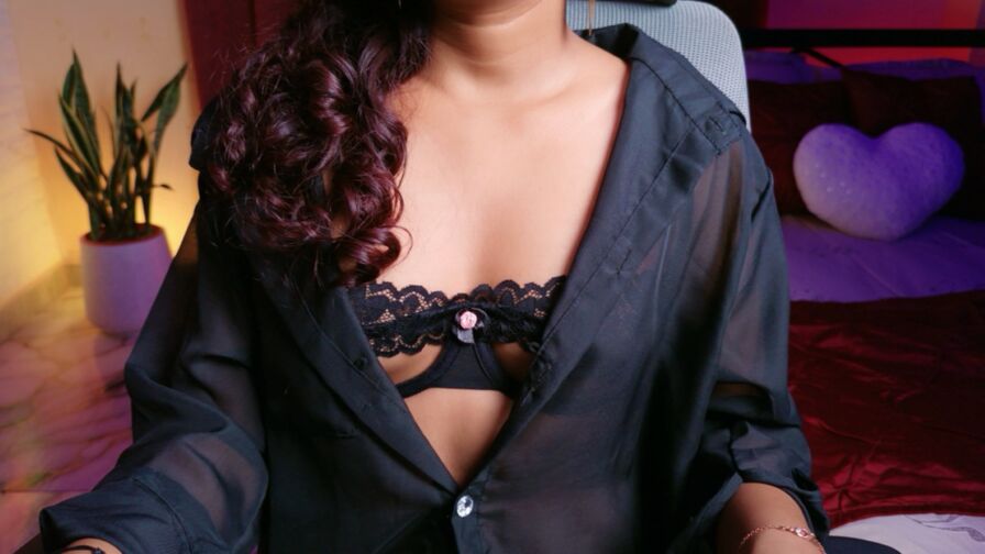 Watch AdrinaRose live on Viva LiveCam🔔