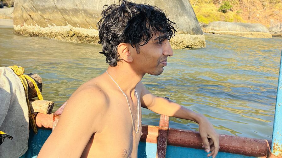 Chat with KaranSmith live on AsianCamModels.com