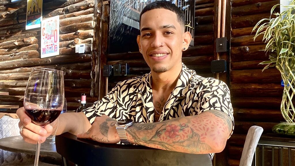 DamianReyes live cam model at LiveJasmin