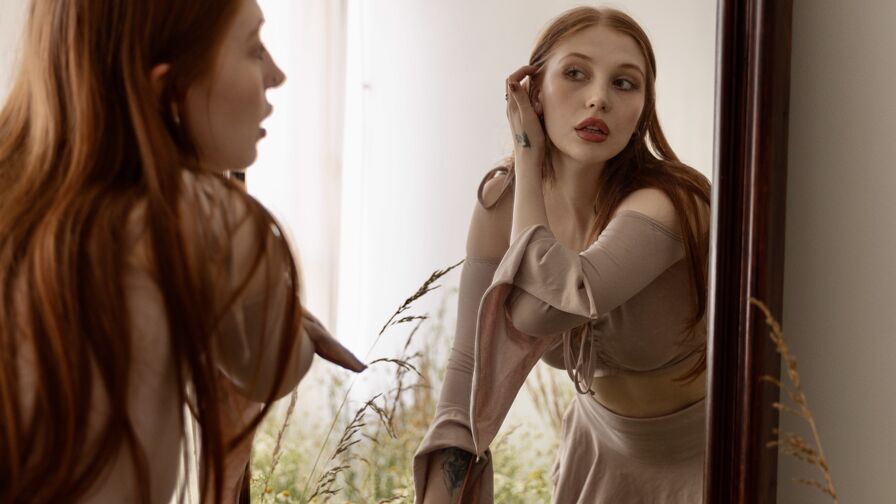 EllieEsmont's Live Nude Chat