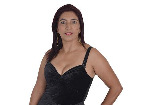 Chat with RoxnnaSmith