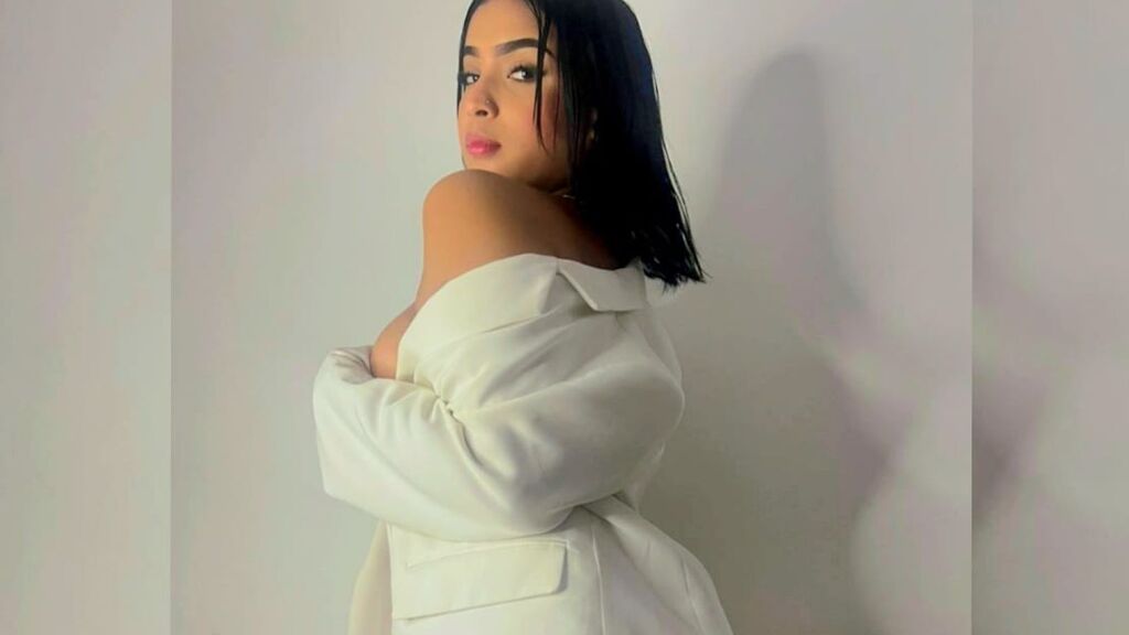 Live Chat with MiaNumi on LiveJasmin