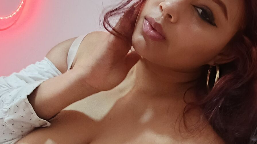 Watch SarithaFox live on Live Cams