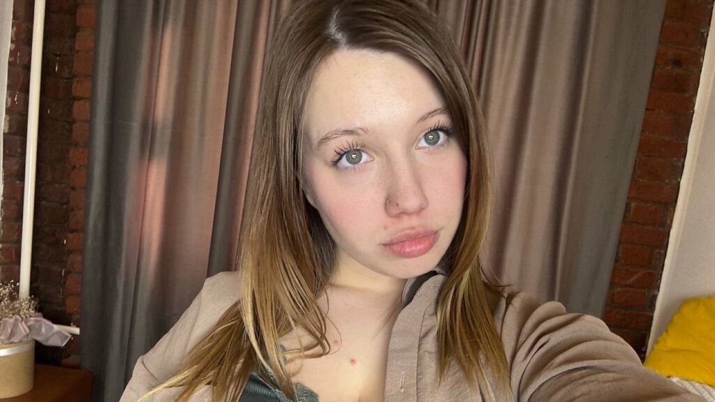 MiaDunn's profile from Jasmin at GirlsOfJasmin'