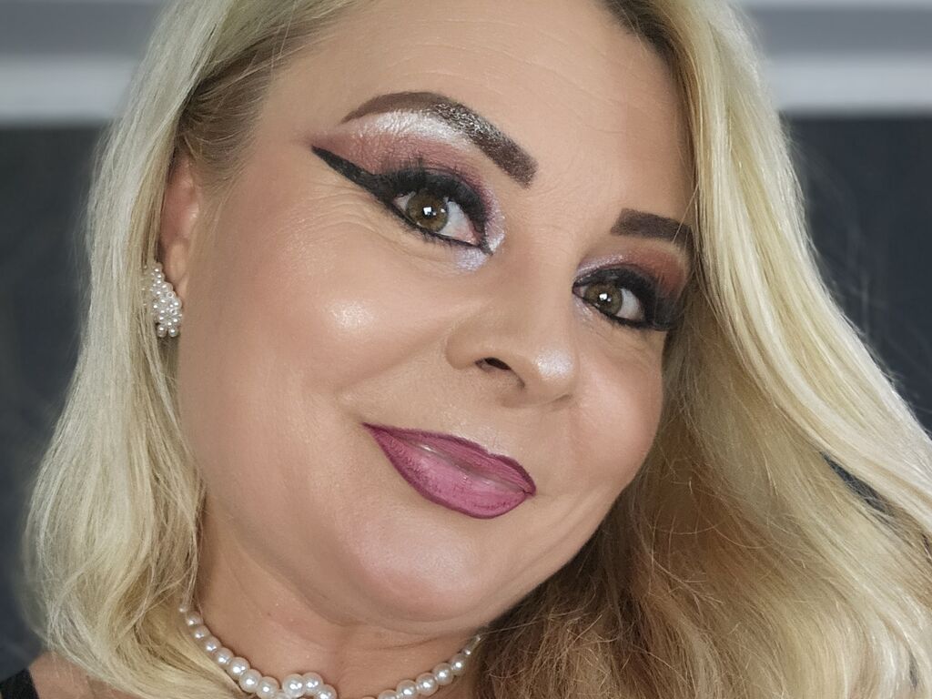 CatherineMill LiveJasmin model