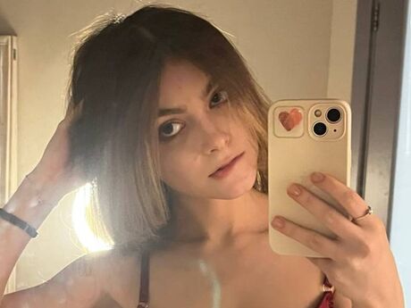 Chat with SharolynHariston