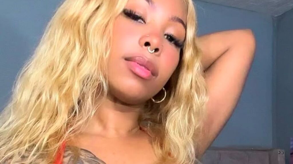 Live Chat with SerenaSantos on LiveJasmin