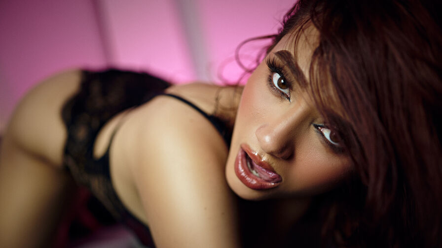 Join AmeliaJonnes’s Live Webcam Show