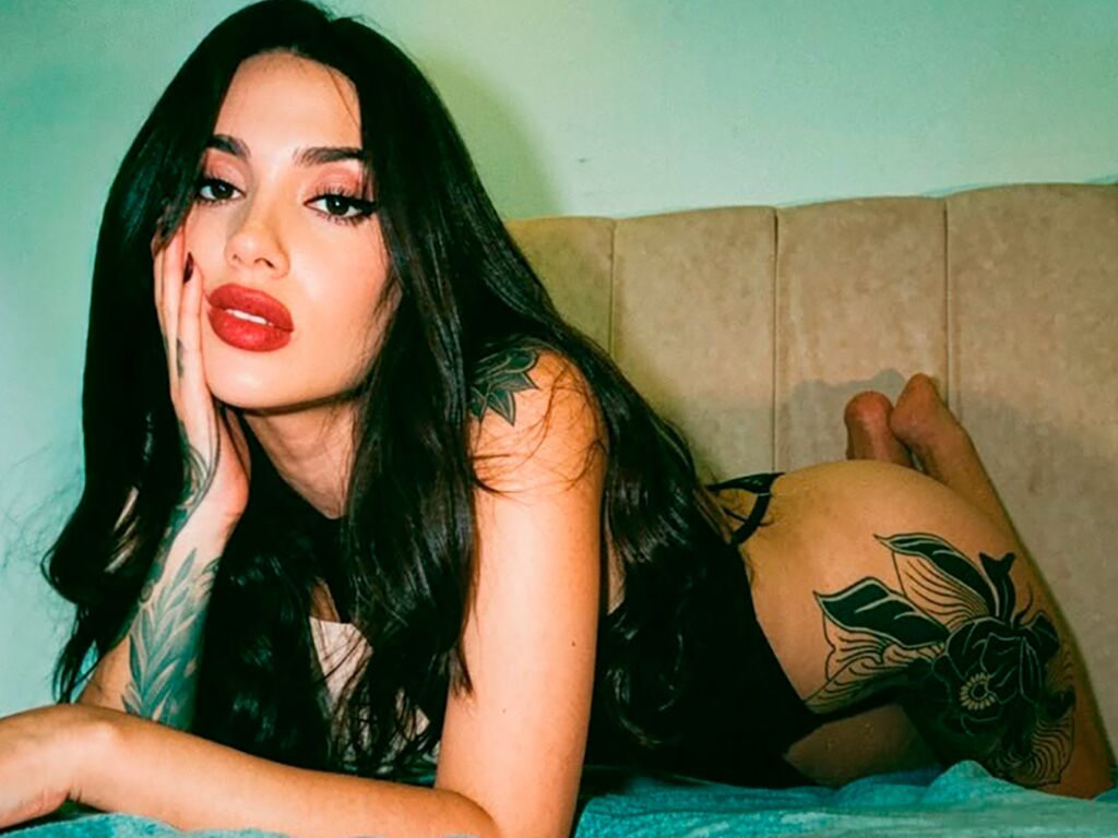 EmiliaVanRose age 21