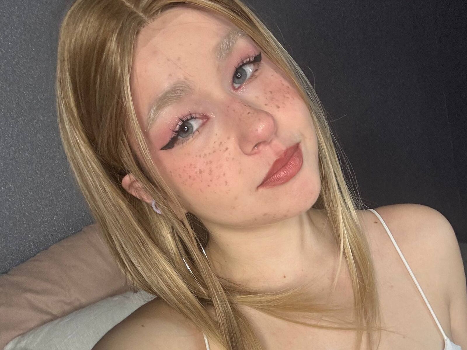 Live cam for HoneyLumi