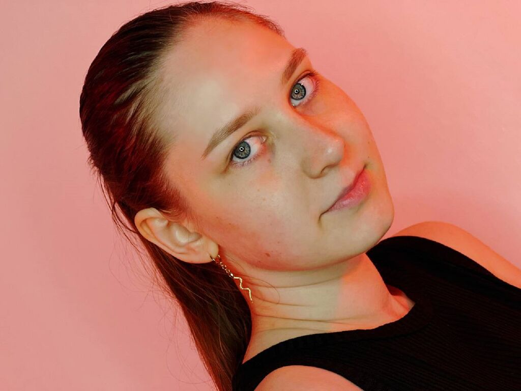 MollyMoretti model profile storefront photo