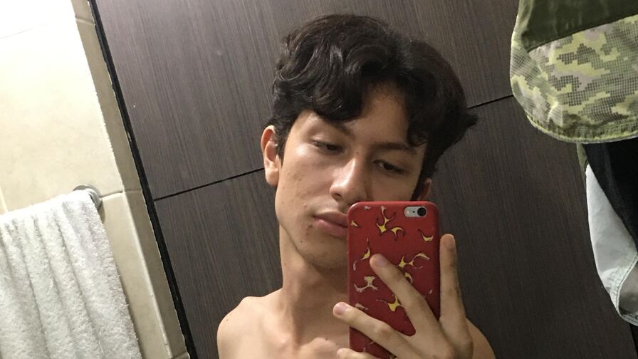 Chat with AlanVergara live on AsianCamModels.com