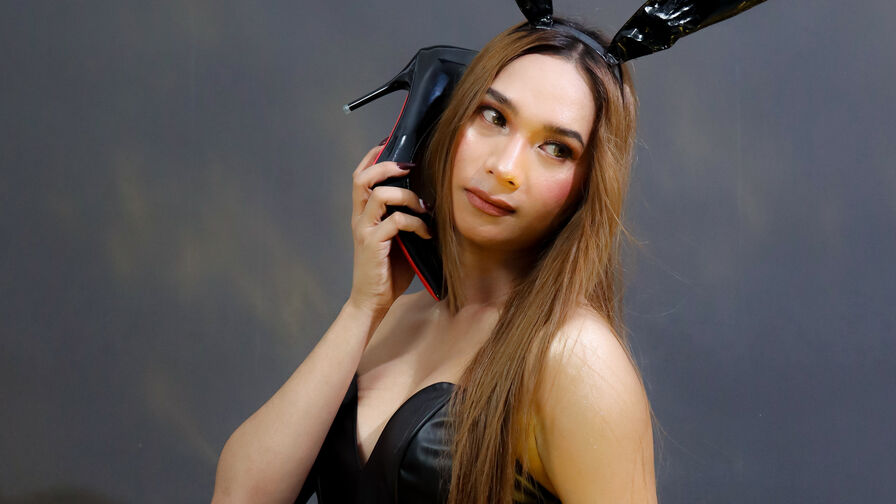 Chat with MellisaArabella live on AsianCamModels.com