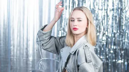 SashaGill's chat room