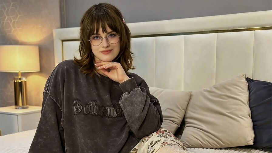BeatriceLowry webcam show