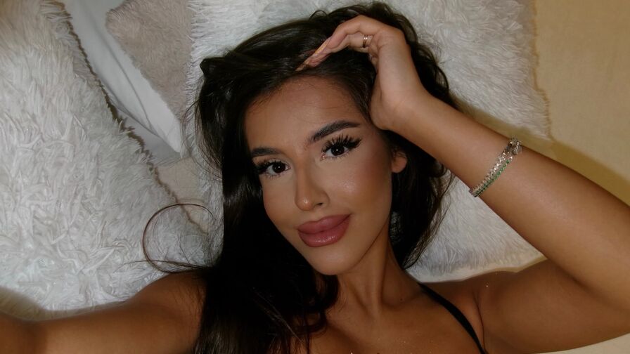 Chat with Amanda live on AsianCamModels.com