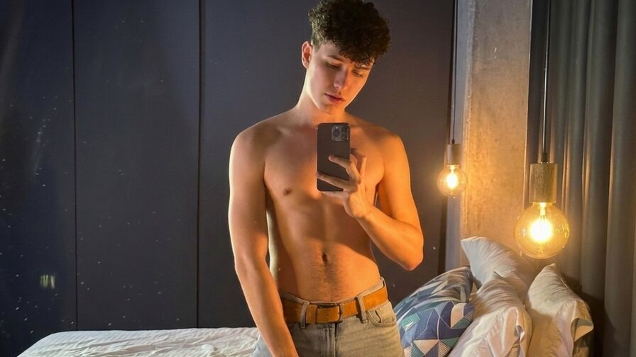 Watch AdrianMorelli live on Live Cams