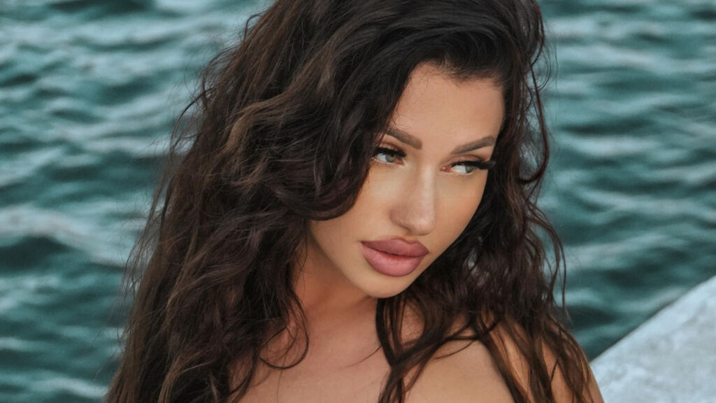 AlisaDiLaurentis live cam on LiveJasmin
