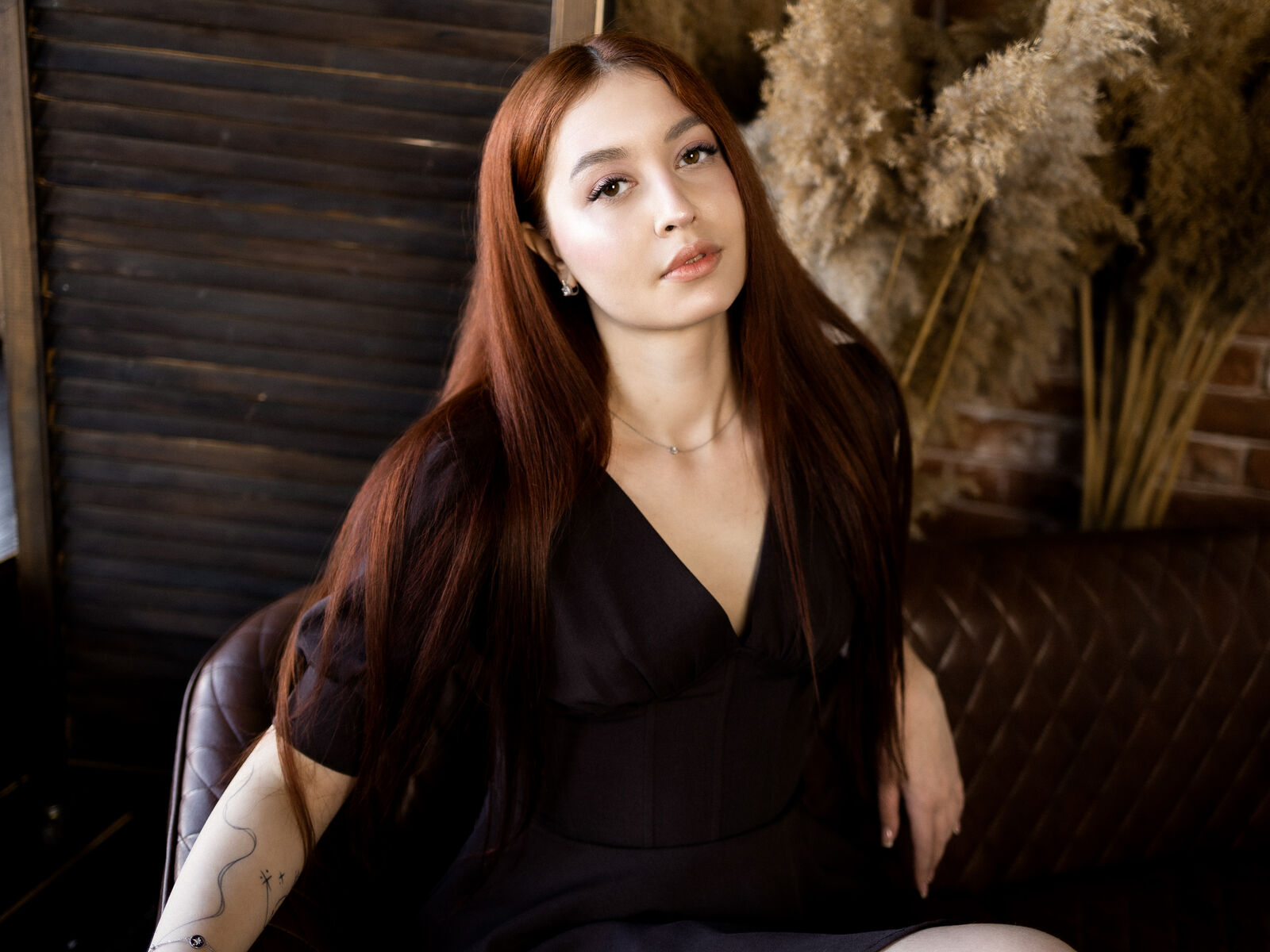 Live cam for EleanorHart