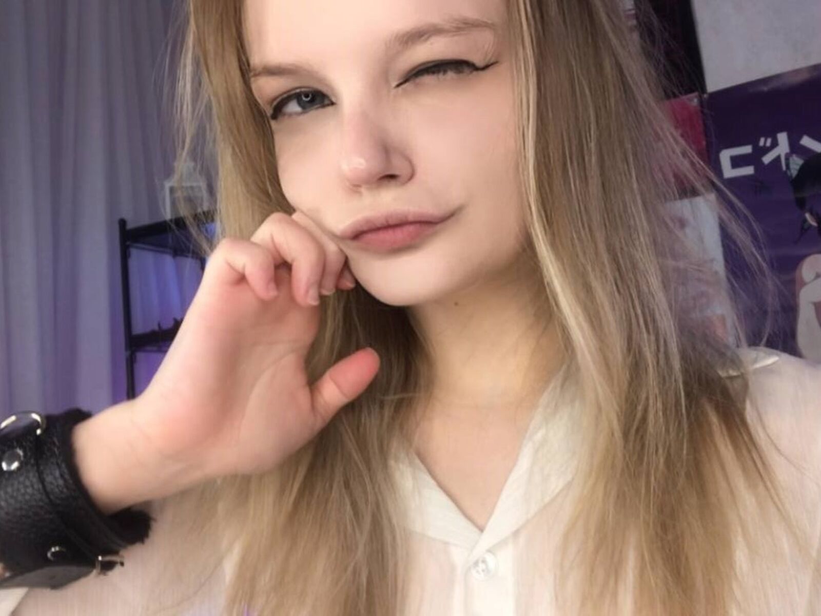 Live cam for ShelyMilan