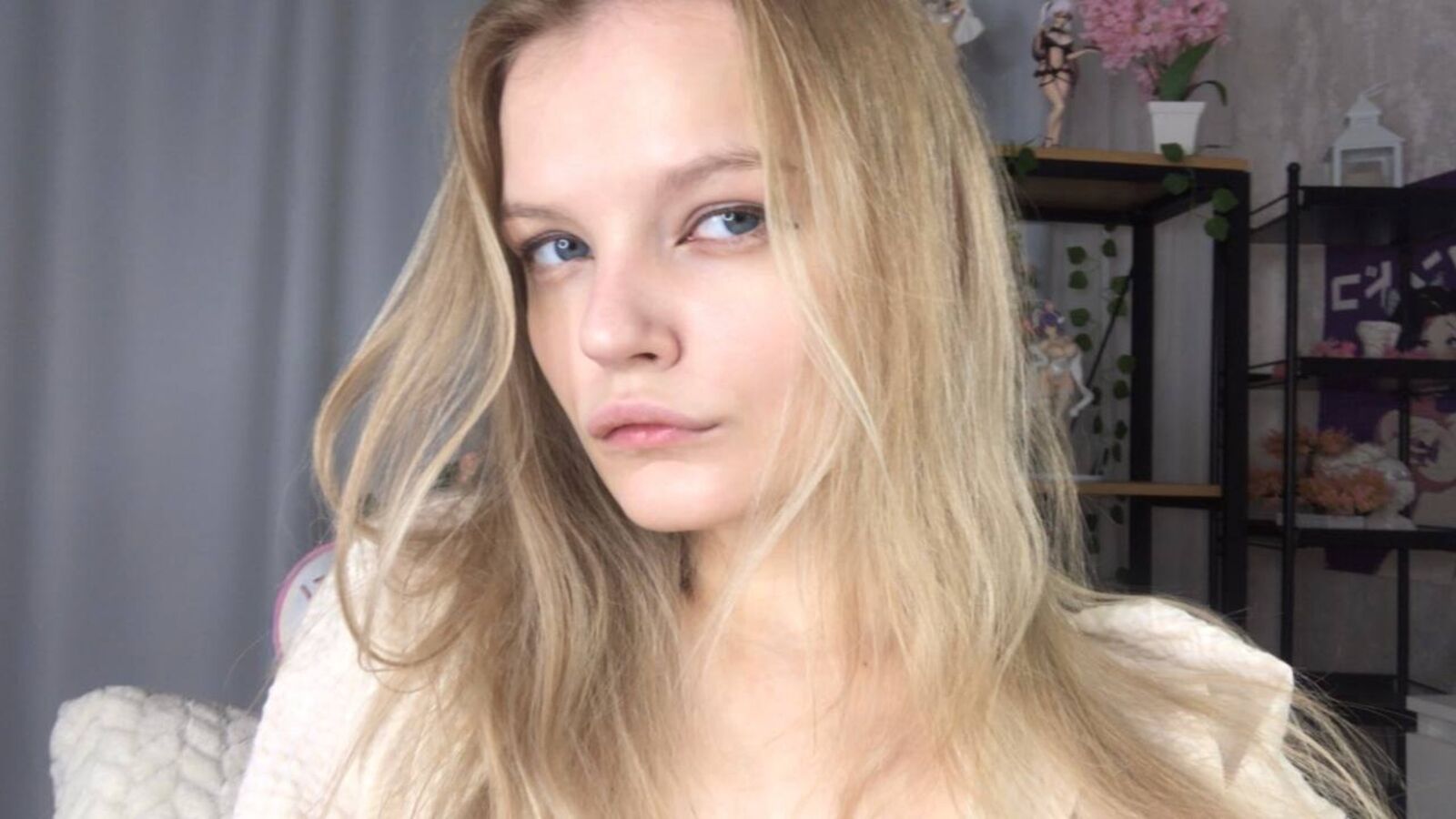 ShelyMilan glamour portrait