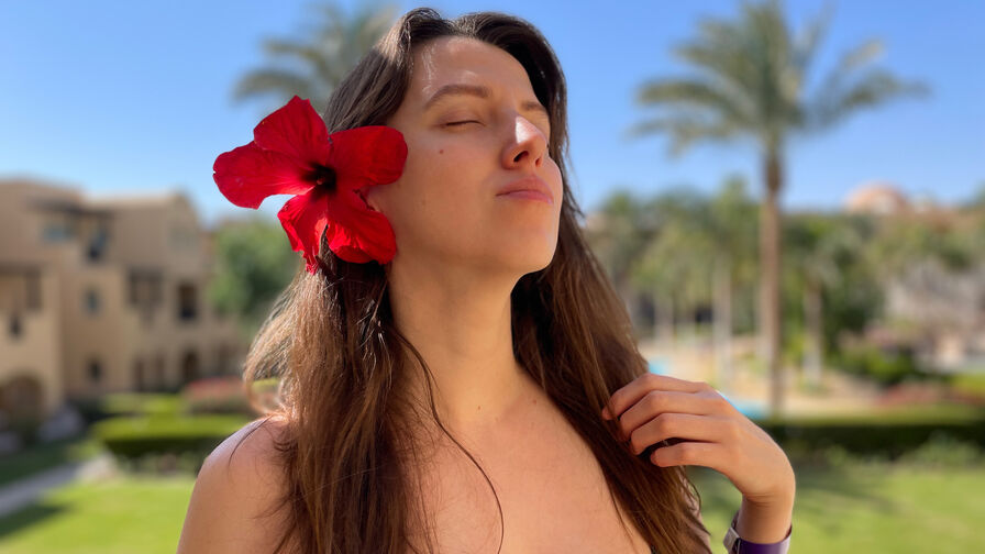 Watch ElsaCharm live on XXX Sex Lists