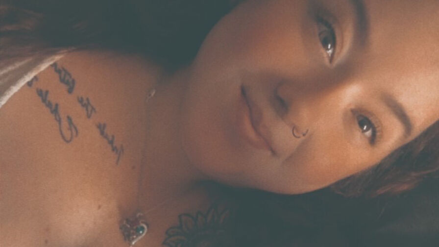 BelleRyan live cam model