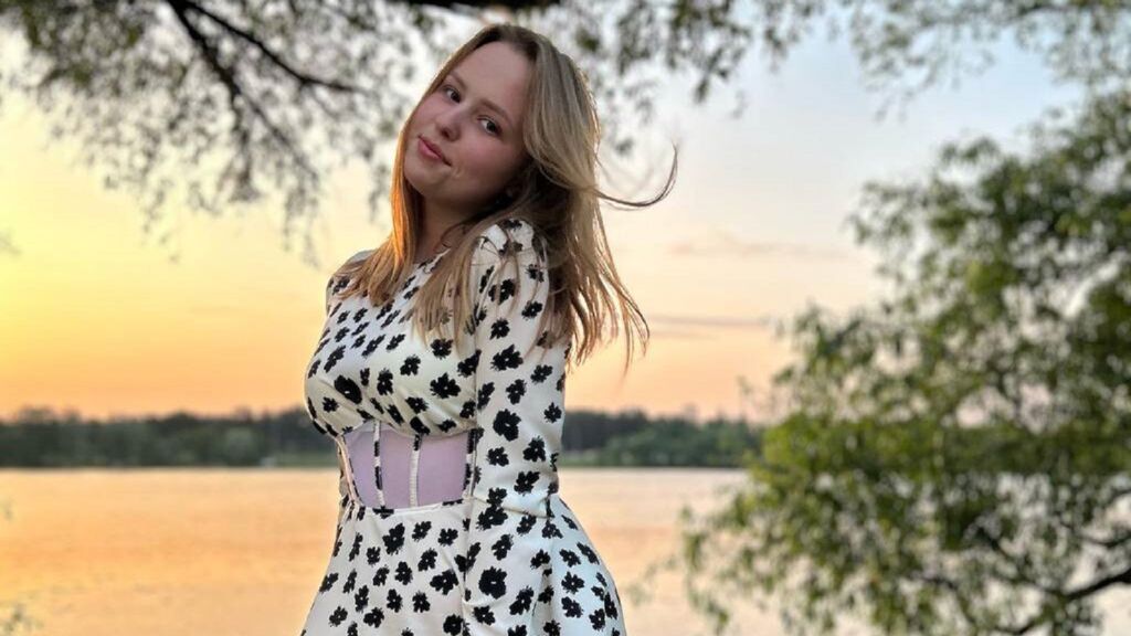 AnnaCrystall's profile from Jasmin at GirlsOfJasmin'