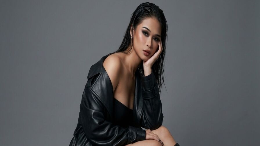 Watch SeleneOganda live on E-Chat