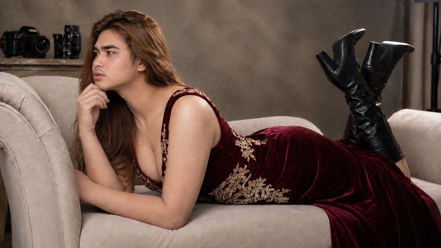 Watch RubyRavena live on Live Cams