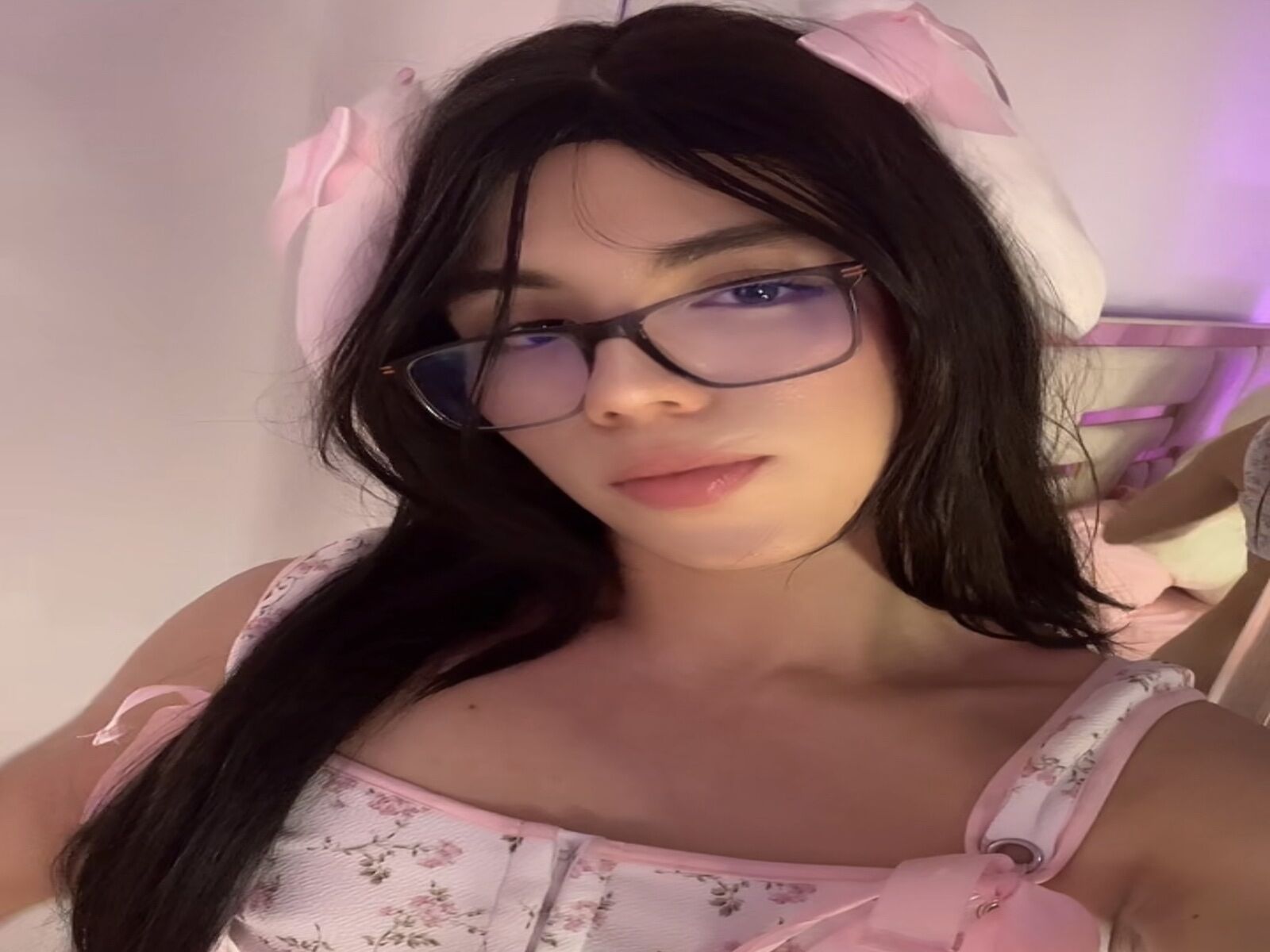 Live cam for NickiThompson