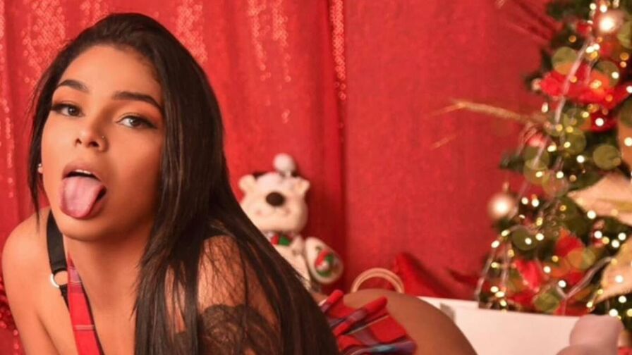 Chat with SabrinaHadders live on AsianCamModels.com