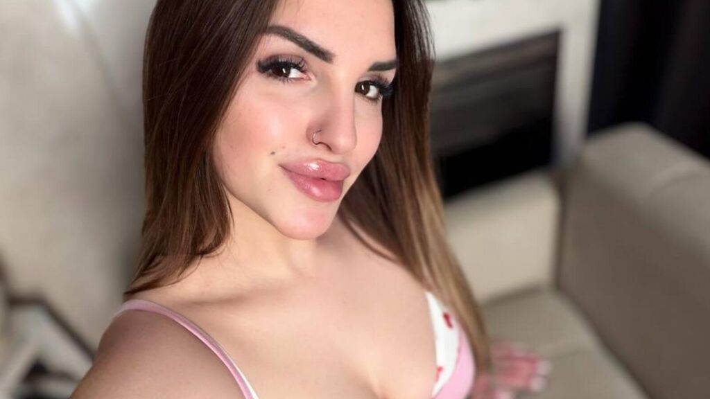 Watch  BrienaOne live on LiveJasmin