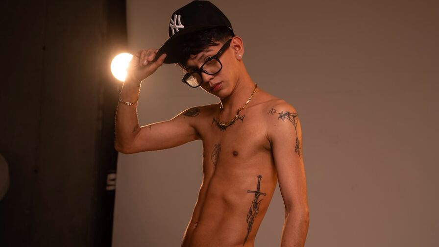 Watch MarcusHadders live on Live Cams