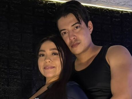 Chat with AngelisAndJuan
