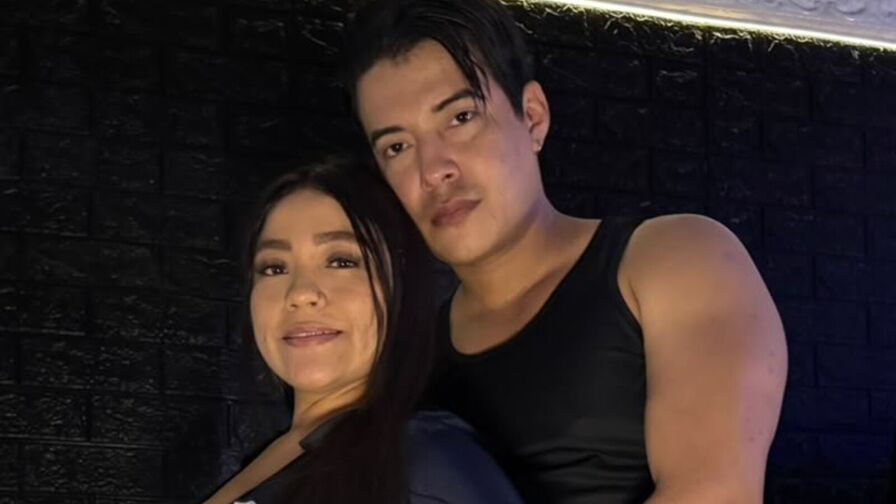 Chat with AngelisAndJuan live on AsianCamModels.com