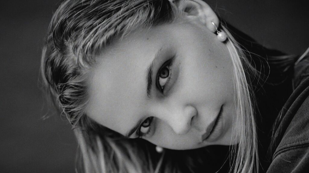 Watch LilithTinshemet live on cam on LiveJasmin