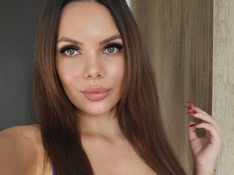 Chat with VictoriaMinha