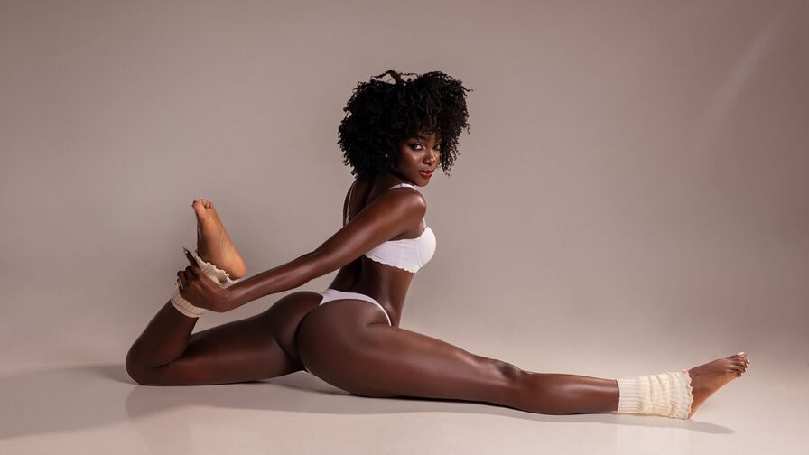 YaraDavis's Live Nude Chat