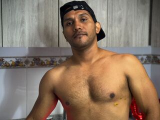 AngelConors is a webcam model from Colombia age 30